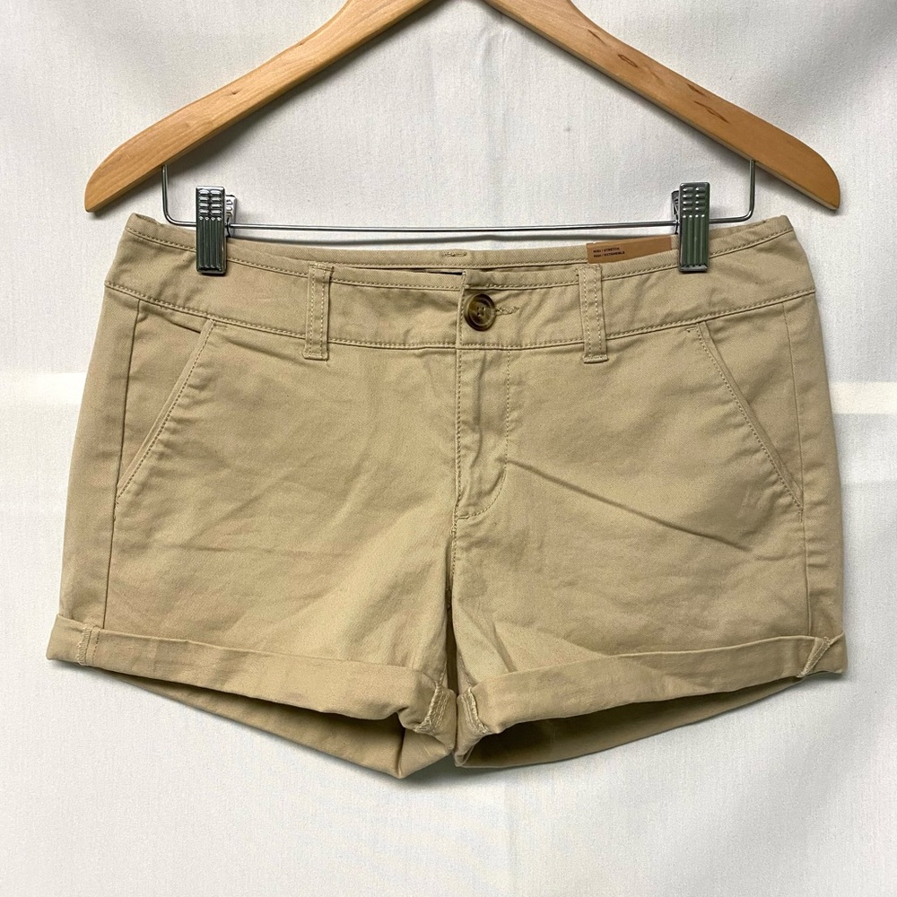 American Eagle NWT Khaki Shorts Size 4